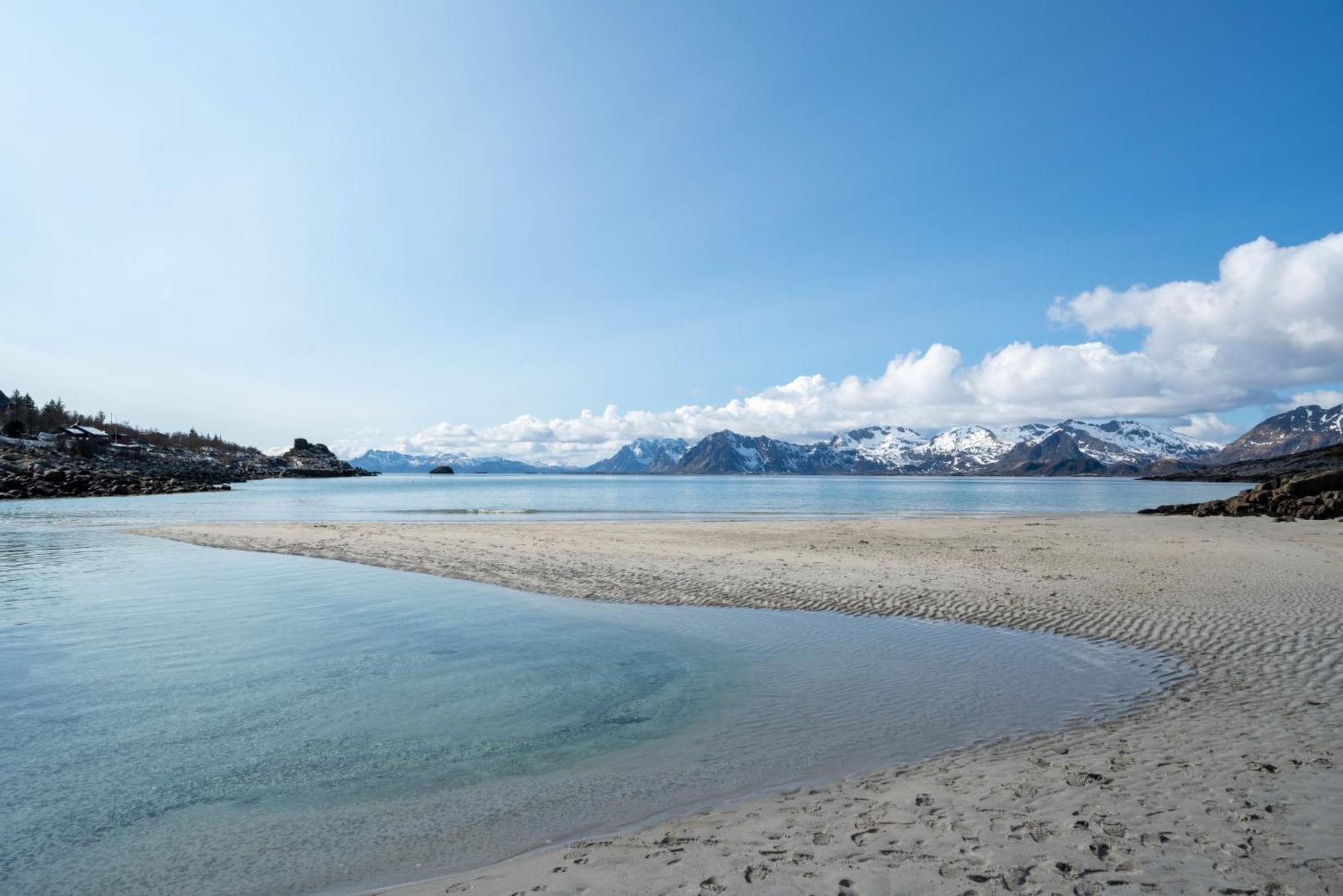 Nydelig Hytte I Unike Lofoten I Naerheten Av Henningsvaer! Lyngvaeret Luaran gambar